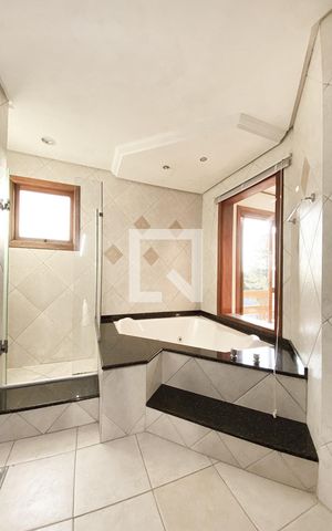 Casa à venda com 215m², 3 quartos e 2 vagasBanheiro da Suíte