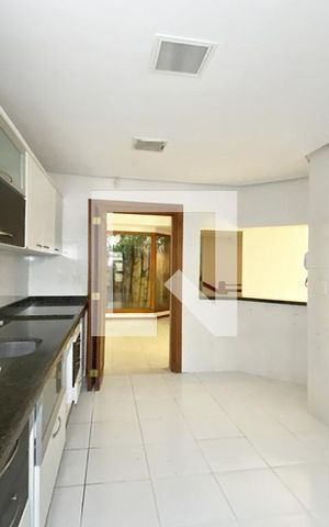 Casa à venda com 215m², 3 quartos e 2 vagasCozinha