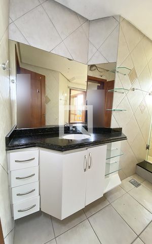 Casa à venda com 215m², 3 quartos e 2 vagasBanheiro da Suíte