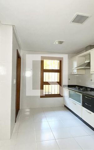 Casa à venda com 215m², 3 quartos e 2 vagasCozinha