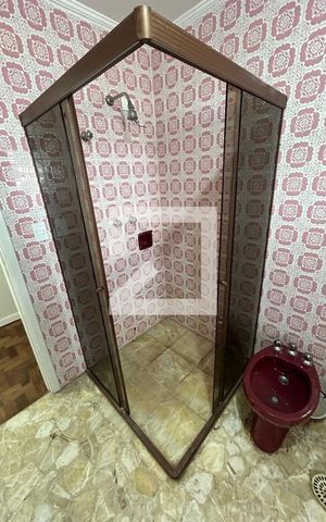 Apartamento à venda com 200m², 3 quartos e 2 vagas Apartamento à venda com 200m², 3 quartos e 2 vagasBanheiro da Suíte 1