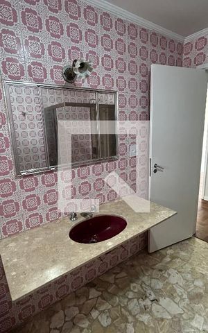 Apartamento à venda com 200m², 3 quartos e 2 vagas Apartamento à venda com 200m², 3 quartos e 2 vagasBanheiro da Suíte 1