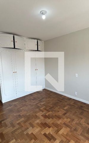 Apartamento à venda com 200m², 3 quartos e 2 vagas Apartamento à venda com 200m², 3 quartos e 2 vagasQuarto 1