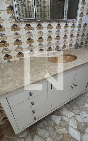 Apartamento à venda com 200m², 3 quartos e 2 vagas Apartamento à venda com 200m², 3 quartos e 2 vagasBanheiro 2