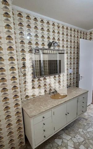 Apartamento à venda com 200m², 3 quartos e 2 vagas Apartamento à venda com 200m², 3 quartos e 2 vagasBanheiro 2