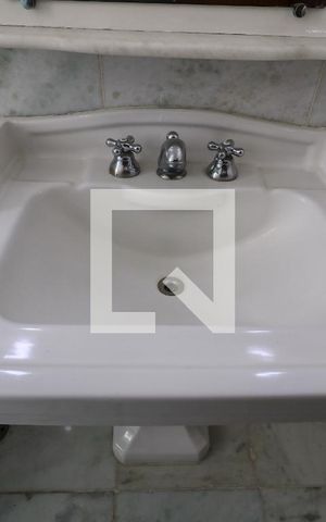 Apartamento à venda com 205m², 3 quartos e 2 vagasBanheiro Social - Pia