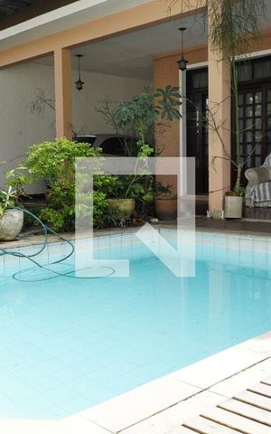 Casa à venda com 450m², 5 quartos e 4 vagasPiscina