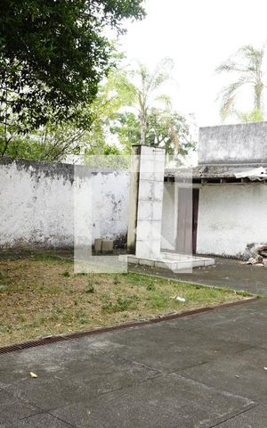 Casa à venda com 450m², 5 quartos e 4 vagasQuintal de Fundos