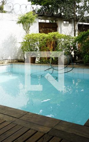 Casa à venda com 450m², 5 quartos e 4 vagasPiscina