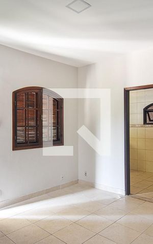 Casa à venda com 180m², 3 quartos e sem vaga Casa à venda com 180m², 3 quartos e sem vagaSala