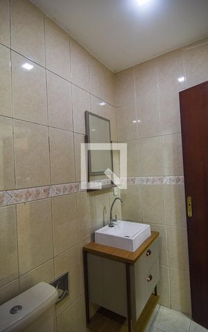 Casa à venda com 180m², 3 quartos e sem vaga Casa à venda com 180m², 3 quartos e sem vagaBanheiro