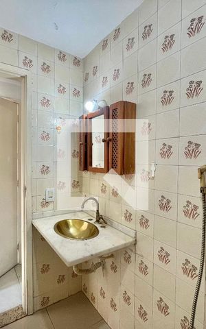 Apartamento à venda com 80m², 2 quartos e 1 vaga Apartamento à venda com 80m², 2 quartos e 1 vagaBanheiro da suíte