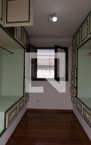 Casa à venda com 540m², 6 quartos e 4 vagas Casa à venda com 540m², 6 quartos e 4 vagasCloset da suíte 1