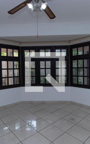 Casa à venda com 540m², 6 quartos e 4 vagas Casa à venda com 540m², 6 quartos e 4 vagasCopa