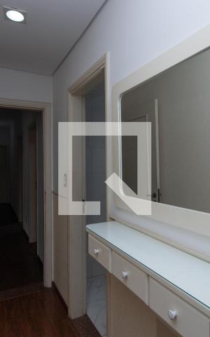 Casa à venda com 540m², 6 quartos e 4 vagas Casa à venda com 540m², 6 quartos e 4 vagasCloset da suíte 3