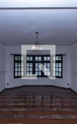 Casa à venda com 540m², 6 quartos e 4 vagas Casa à venda com 540m², 6 quartos e 4 vagasSala de Jantar