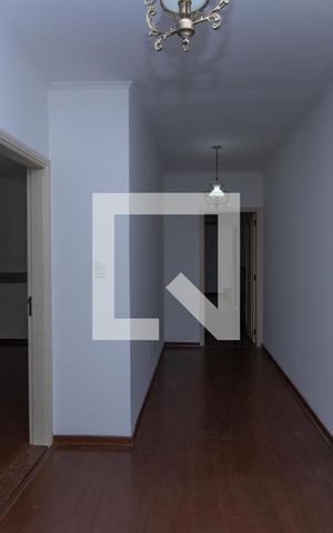 Casa à venda com 540m², 6 quartos e 4 vagas Casa à venda com 540m², 6 quartos e 4 vagasHall da escada