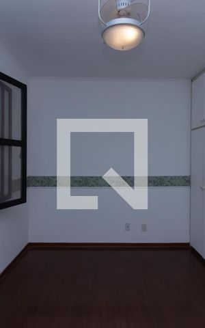 Casa à venda com 540m², 6 quartos e 4 vagas Casa à venda com 540m², 6 quartos e 4 vagasQuarto 1