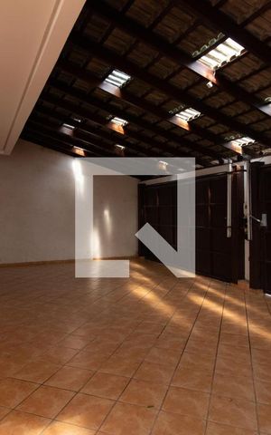 Casa à venda com 540m², 6 quartos e 4 vagas Casa à venda com 540m², 6 quartos e 4 vagasGaragem