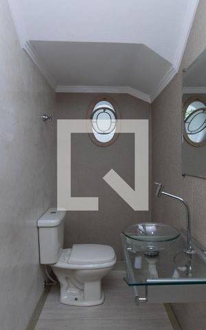Casa à venda com 540m², 6 quartos e 4 vagas Casa à venda com 540m², 6 quartos e 4 vagasLavabo