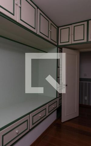 Casa à venda com 540m², 6 quartos e 4 vagas Casa à venda com 540m², 6 quartos e 4 vagasCloset da suíte 1