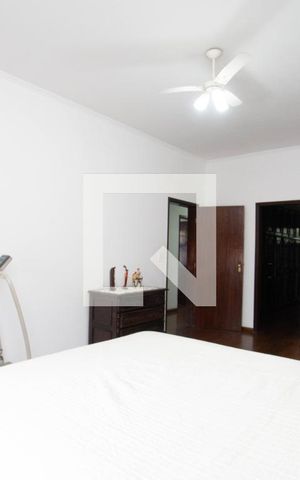Casa à venda com 300m², 3 quartos e 5 vagas Casa à venda com 300m², 3 quartos e 5 vagasSuíte