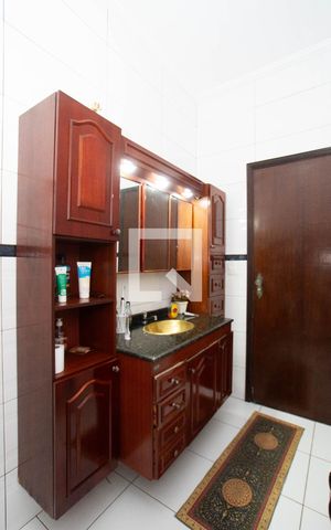 Casa à venda com 300m², 3 quartos e 5 vagas Casa à venda com 300m², 3 quartos e 5 vagasBanheiro da Suíte