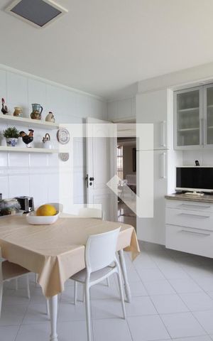 Apartamento à venda com 310m², 4 quartos e 3 vagasCozinha