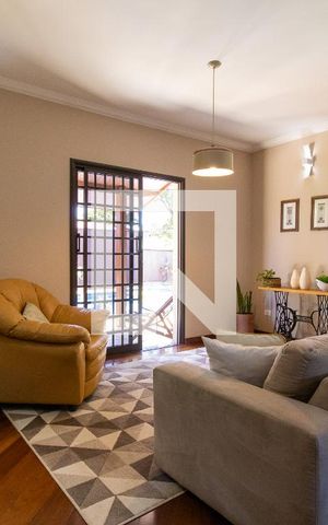 Casa à venda com 257m², 5 quartos e 4 vagasSala