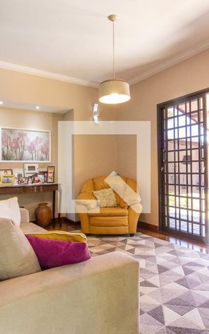 Casa à venda com 257m², 5 quartos e 4 vagasSala