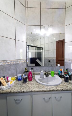 Casa à venda com 257m², 5 quartos e 4 vagasBanheiro do Quarto 1