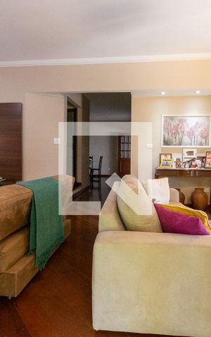 Casa à venda com 257m², 5 quartos e 4 vagasSala
