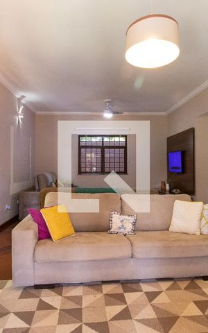 Casa à venda com 257m², 5 quartos e 4 vagasSala