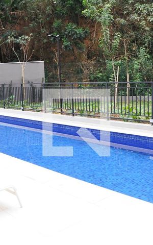Apartamento à venda com 36m², 2 quartos e sem vaga Apartamento à venda com 36m², 2 quartos e sem vagaÁrea comum - Piscina