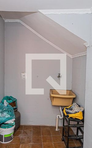 Casa à venda com 270m², 4 quartos e 3 vagas Casa à venda com 270m², 4 quartos e 3 vagasÁrea de Serviço
