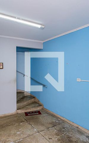 Casa à venda com 270m², 4 quartos e 3 vagas Casa à venda com 270m², 4 quartos e 3 vagasCopa
