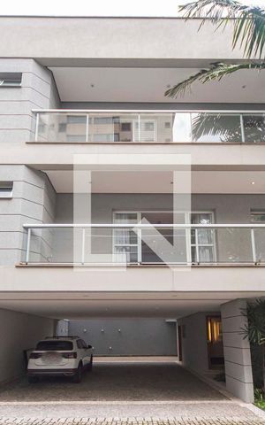 Casa de condomínio à venda com 404m², 3 quartos e 6 vagas Casa de condomínio à venda com 404m², 3 quartos e 6 vagasFachada da Casa
