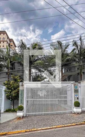 Casa de condomínio à venda com 404m², 3 quartos e 6 vagas Casa de condomínio à venda com 404m², 3 quartos e 6 vagasFachada e portaria