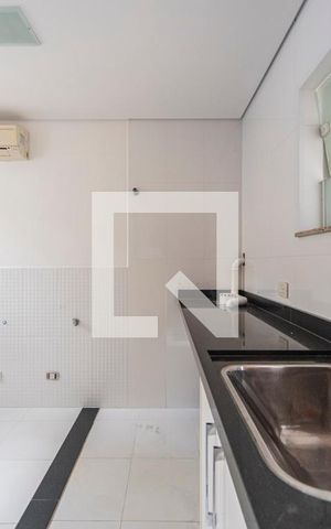 Casa de condomínio à venda com 404m², 3 quartos e 6 vagas Casa de condomínio à venda com 404m², 3 quartos e 6 vagasÁrea de serviço2