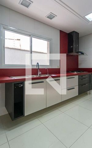 Casa de condomínio à venda com 404m², 3 quartos e 6 vagas Casa de condomínio à venda com 404m², 3 quartos e 6 vagasCozinha