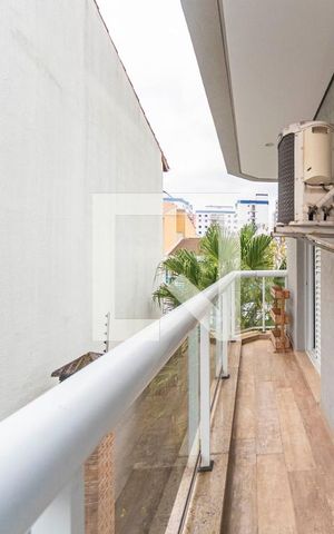 Casa de condomínio à venda com 404m², 3 quartos e 6 vagas Casa de condomínio à venda com 404m², 3 quartos e 6 vagasVaranda