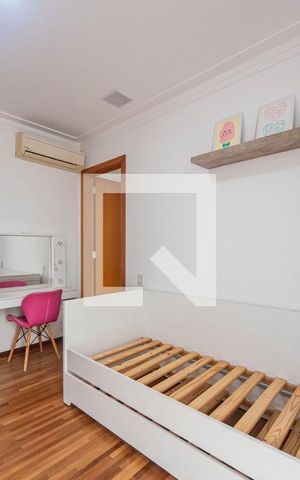 Casa de condomínio à venda com 404m², 3 quartos e 6 vagas Casa de condomínio à venda com 404m², 3 quartos e 6 vagasQuarto 2