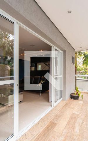 Casa de condomínio à venda com 404m², 3 quartos e 6 vagas Casa de condomínio à venda com 404m², 3 quartos e 6 vagasVaranda da Sala