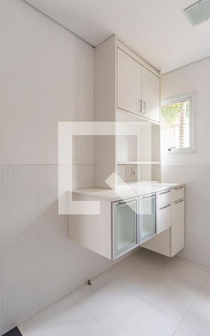 Casa de condomínio à venda com 404m², 3 quartos e 6 vagas Casa de condomínio à venda com 404m², 3 quartos e 6 vagasÁrea de serviço2
