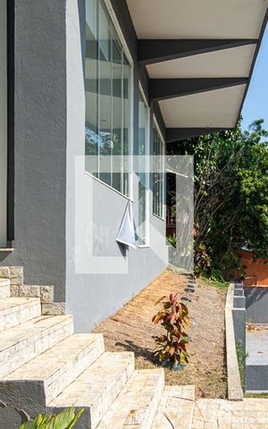Casa à venda com 436m², 4 quartos e 2 vagasEntrada