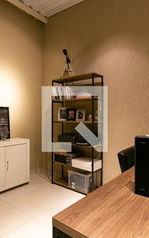 Casa de condomínio à venda com 200m², 3 quartos e 1 vaga Casa de condomínio à venda com 200m², 3 quartos e 1 vagaEscritório