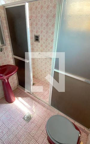 Apartamento à venda com 60m², 2 quartos e sem vaga Apartamento à venda com 60m², 2 quartos e sem vagaBanheiro
