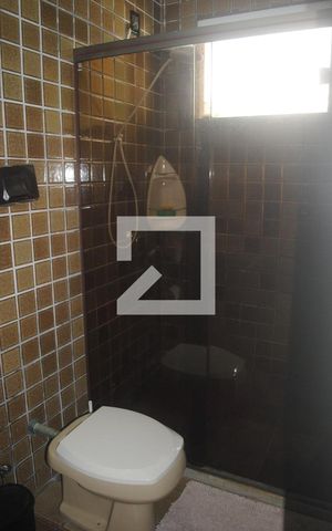 Casa de condomínio para alugar com 420m², 5 quartos e 3 vagasBanheiro da Suíte 1