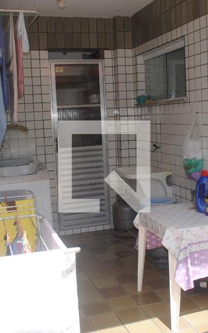 Casa de condomínio para alugar com 420m², 5 quartos e 3 vagasCozinha - Armários