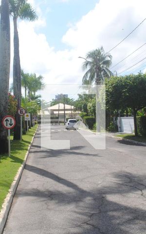 Casa de condomínio para alugar com 420m², 5 quartos e 3 vagasEntrada